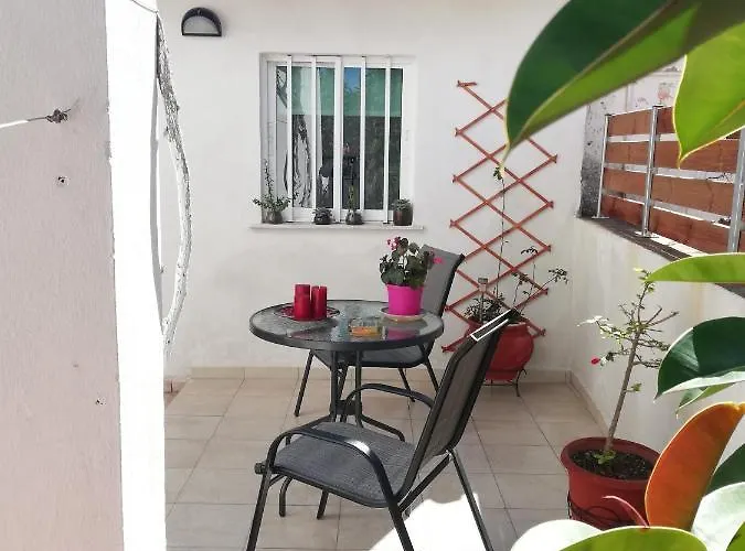 Small With Yard Apartamento *