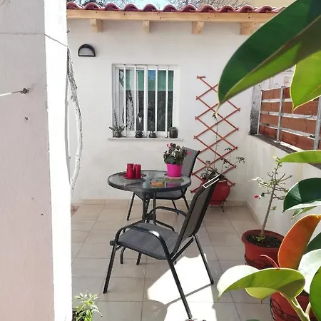 Small With Yard Appartement *