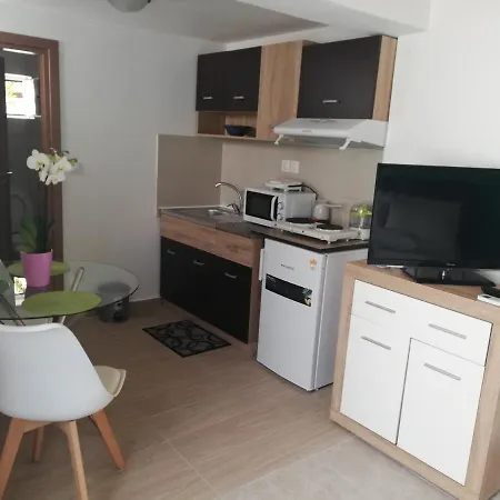 Appartement Small With Yard La Canée