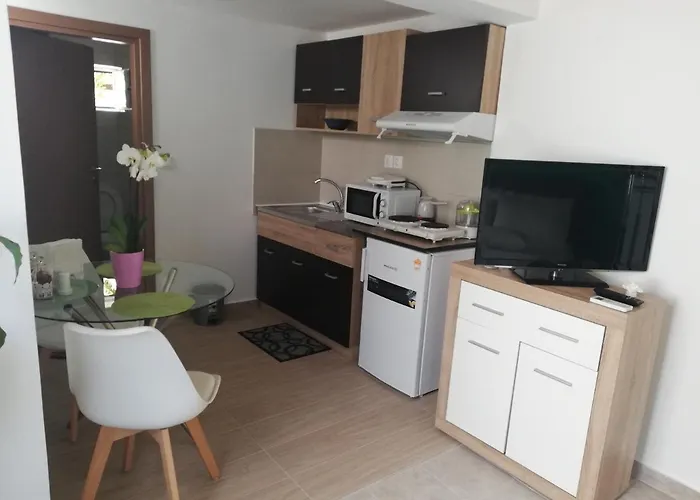 Apartment Small With Yard Chania (Crete)