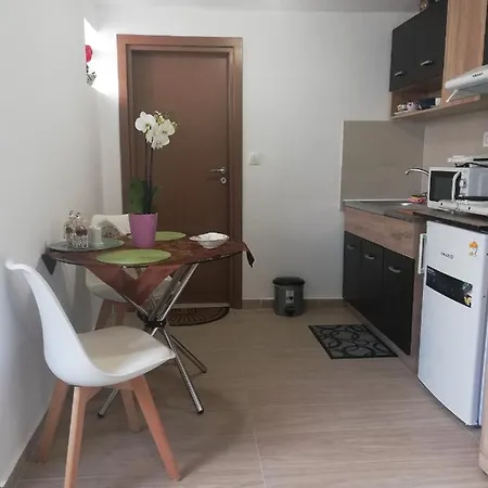 Small With Yard Apartment Chania (Crete)